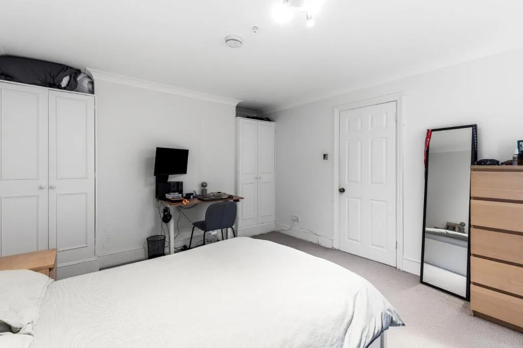 2 bedroom maisonette for rent