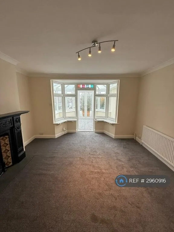5 bedroom semi-detached house for rent