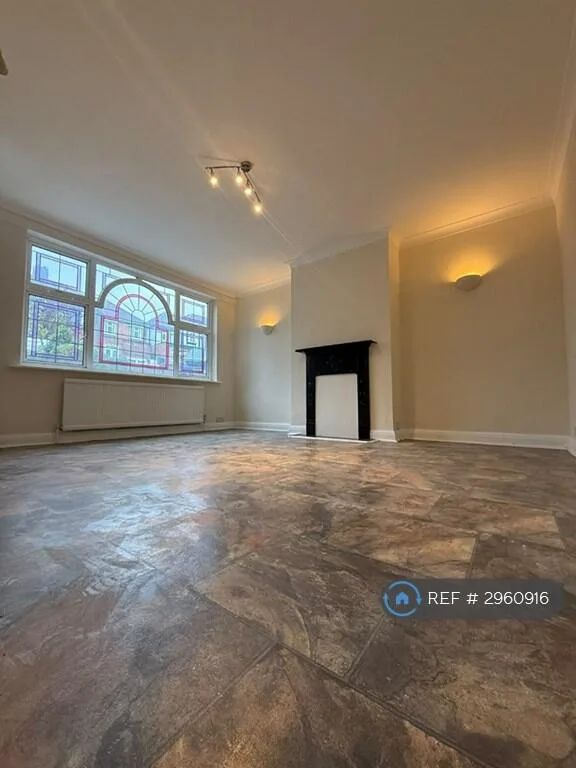 5 bedroom semi-detached house for rent