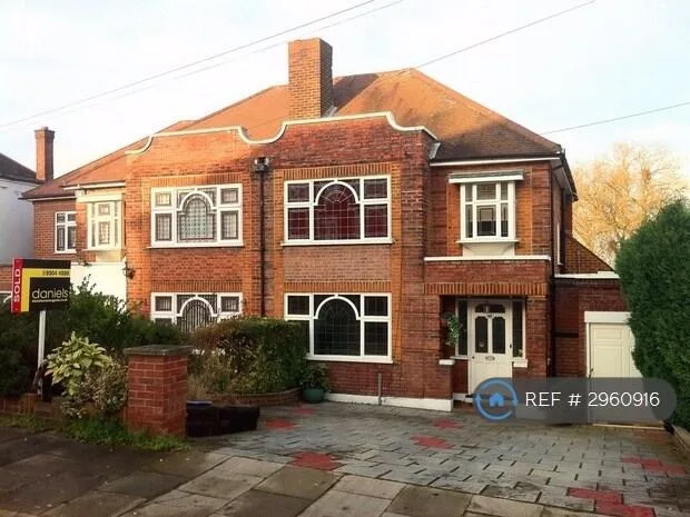 5 bedroom semi-detached house for rent