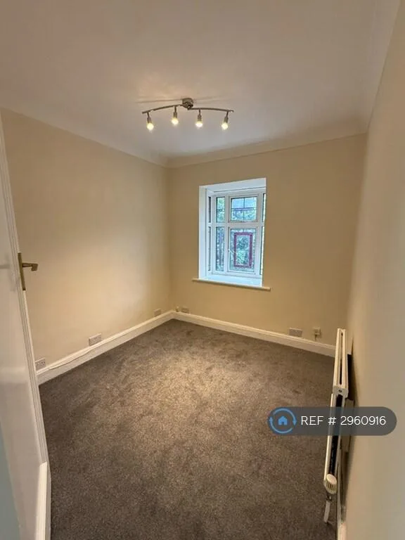 5 bedroom semi-detached house for rent