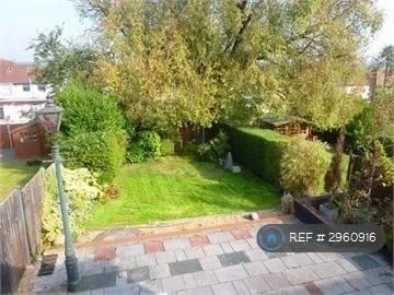 5 bedroom semi-detached house for rent