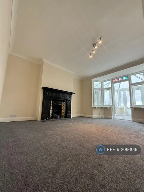 5 bedroom semi-detached house for rent