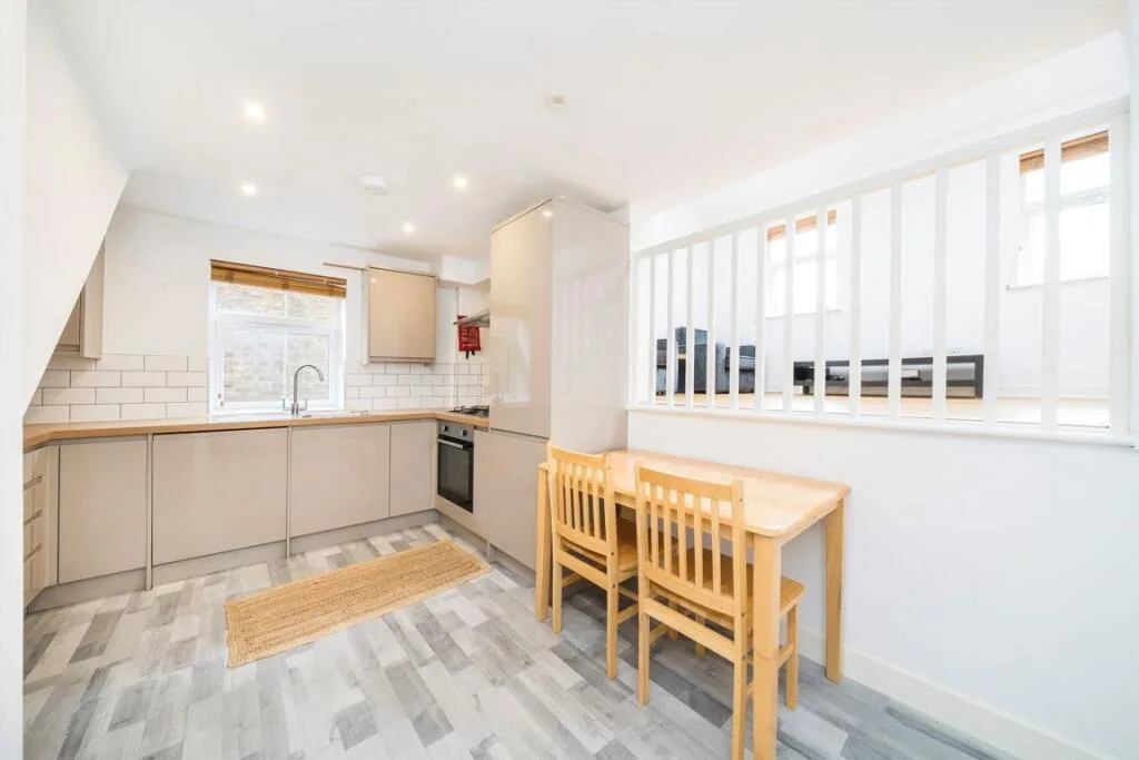 3 bedroom flat for rent
