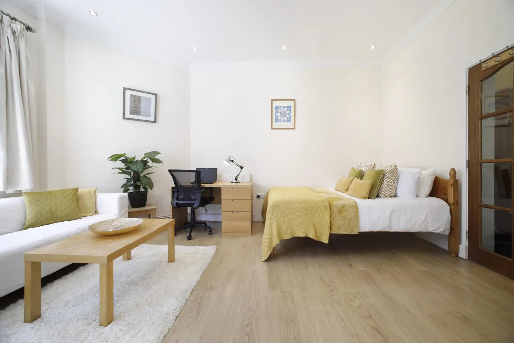 Studio flat for rent