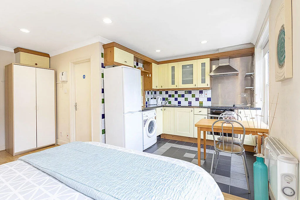 Studio flat for rent