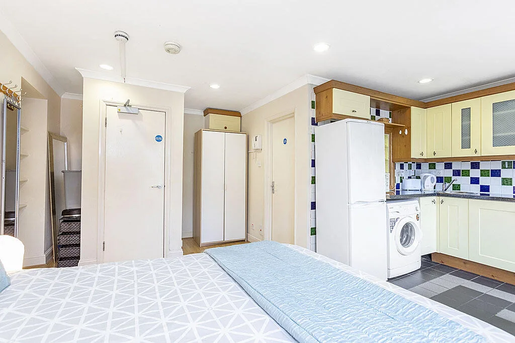 Studio flat for rent