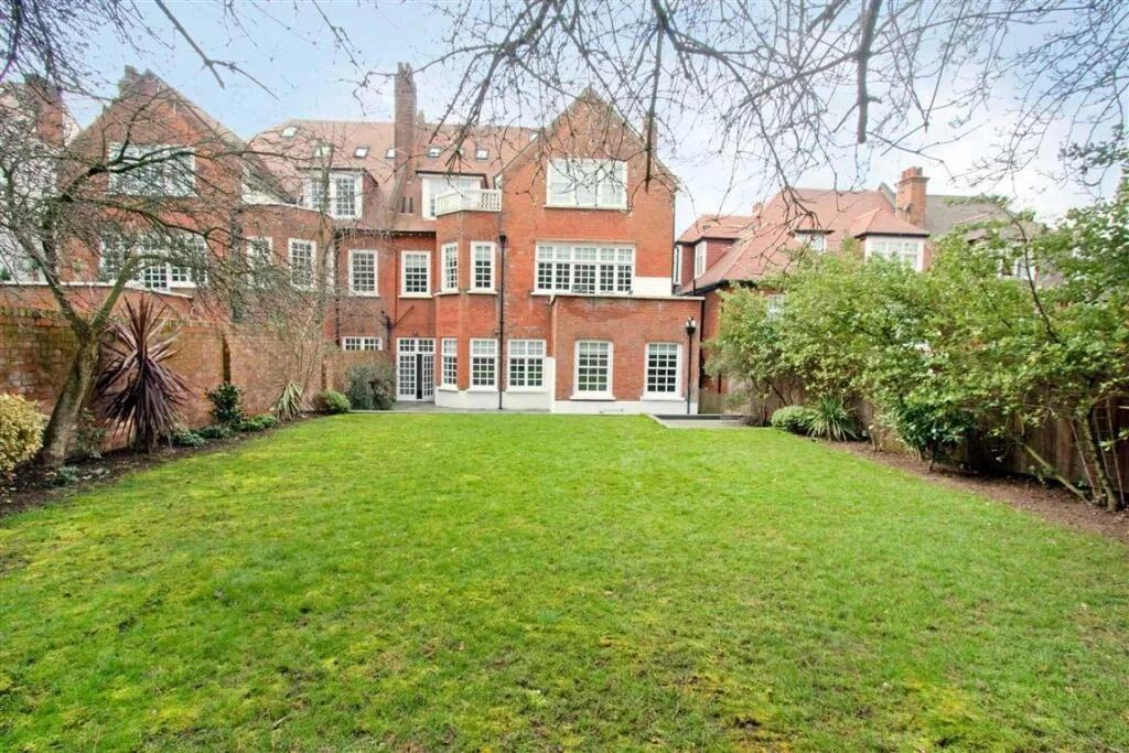 4 bedroom flat for rent