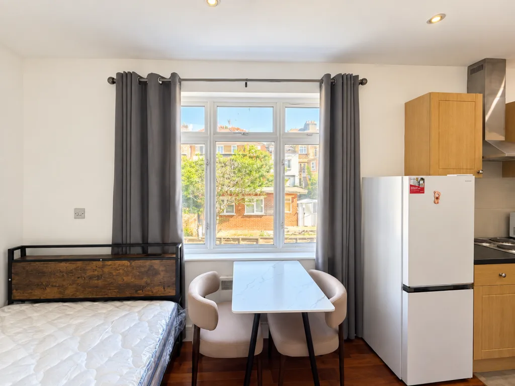Studio flat for rent