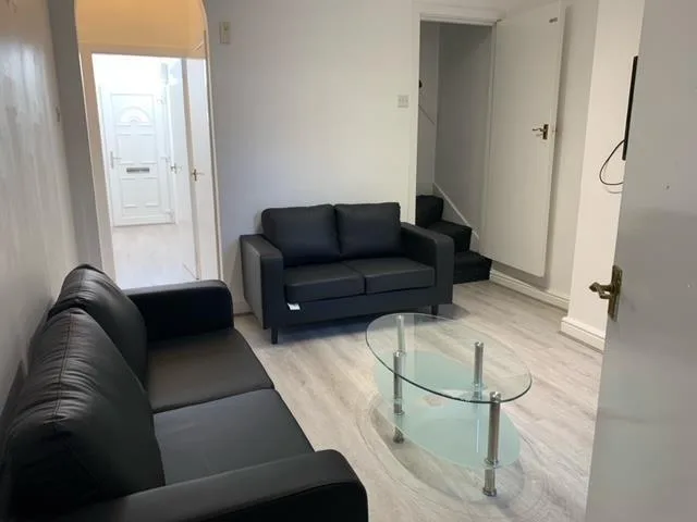 3 bedroom semi-detached house for rent