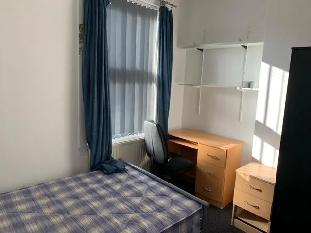 3 bedroom semi-detached house for rent