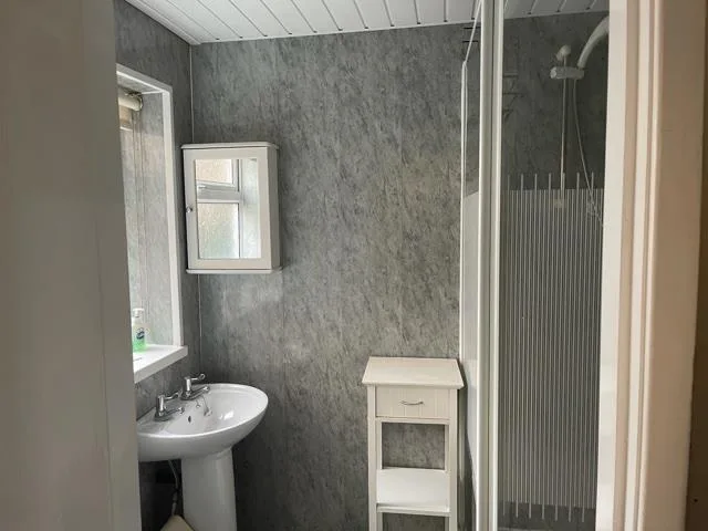 5 bedroom semi-detached house for rent