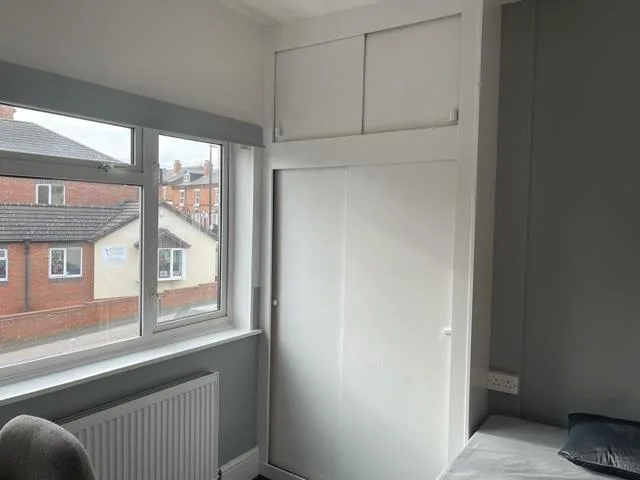 5 bedroom semi-detached house for rent