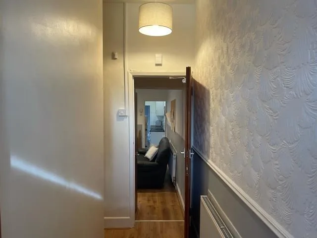 5 bedroom semi-detached house for rent