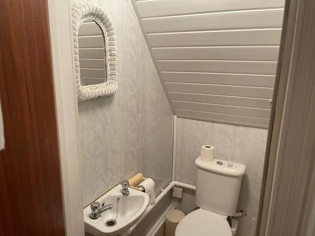 5 bedroom semi-detached house for rent