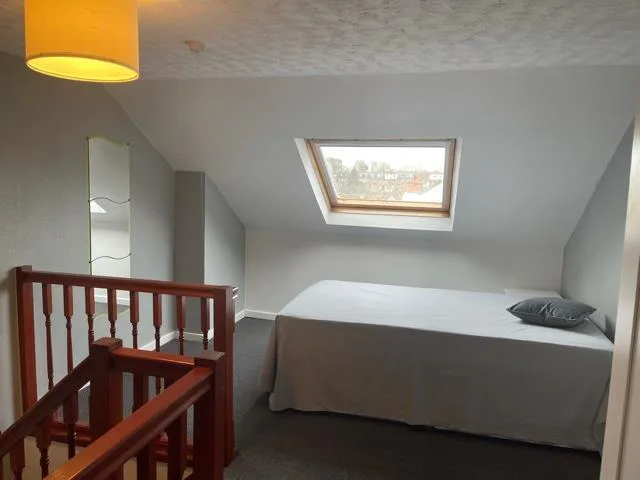 5 bedroom semi-detached house for rent