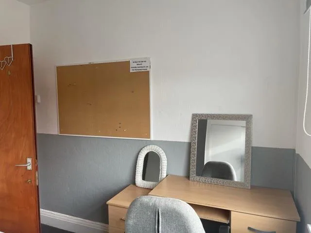 5 bedroom semi-detached house for rent