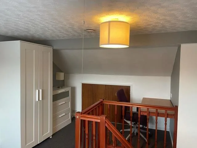5 bedroom semi-detached house for rent