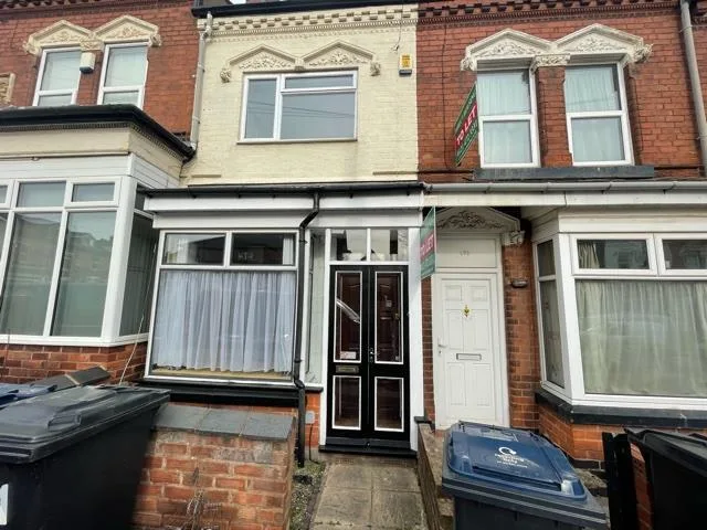 5 bedroom semi-detached house for rent