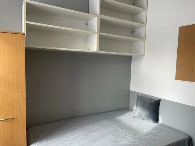 5 bedroom semi-detached house for rent