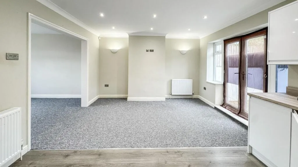 3 bedroom semi-detached house for rent