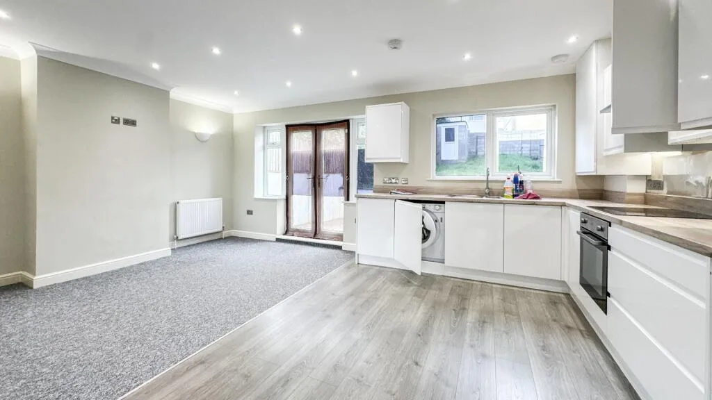 3 bedroom semi-detached house for rent