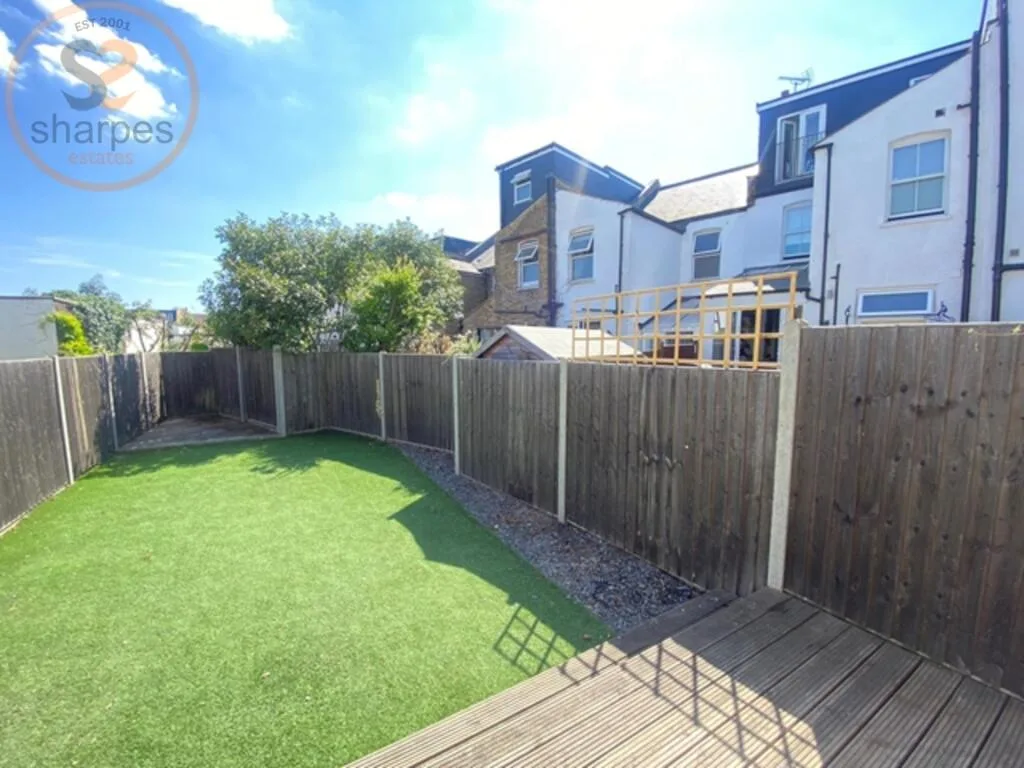 3 bedroom maisonette for rent