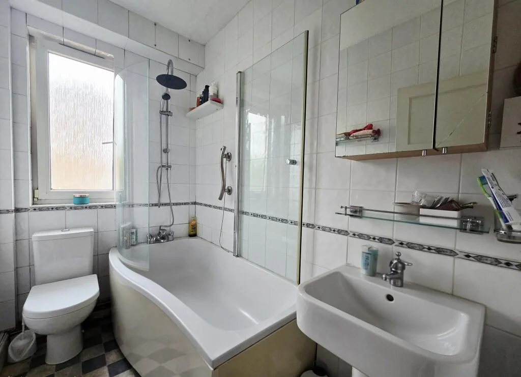 2 bedroom maisonette for rent