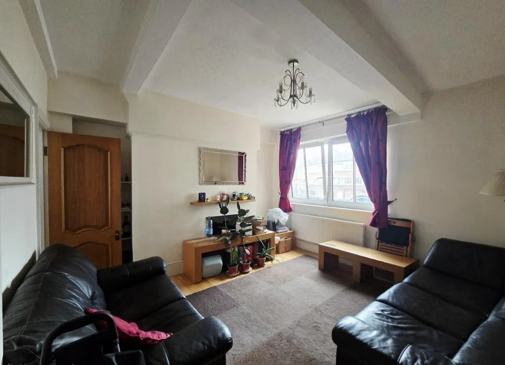 2 bedroom maisonette for rent