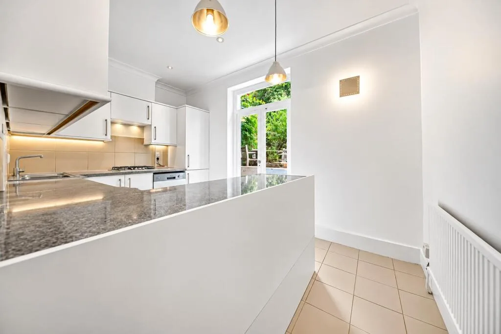 3 bedroom flat for rent