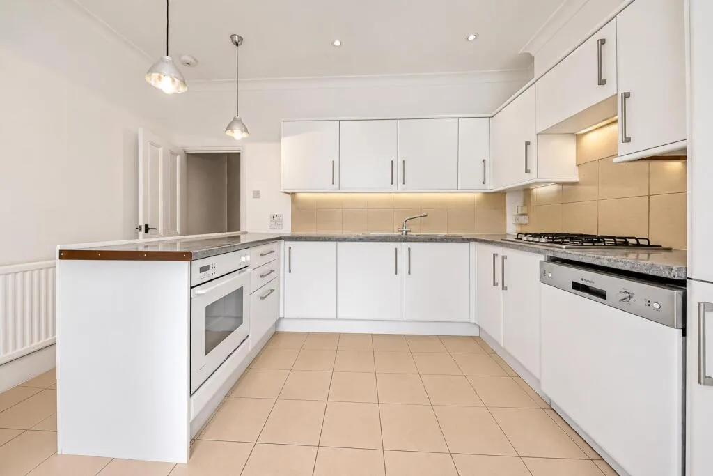 3 bedroom flat for rent