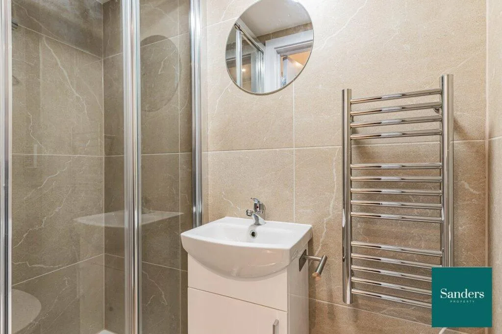 5 bedroom flat for rent
