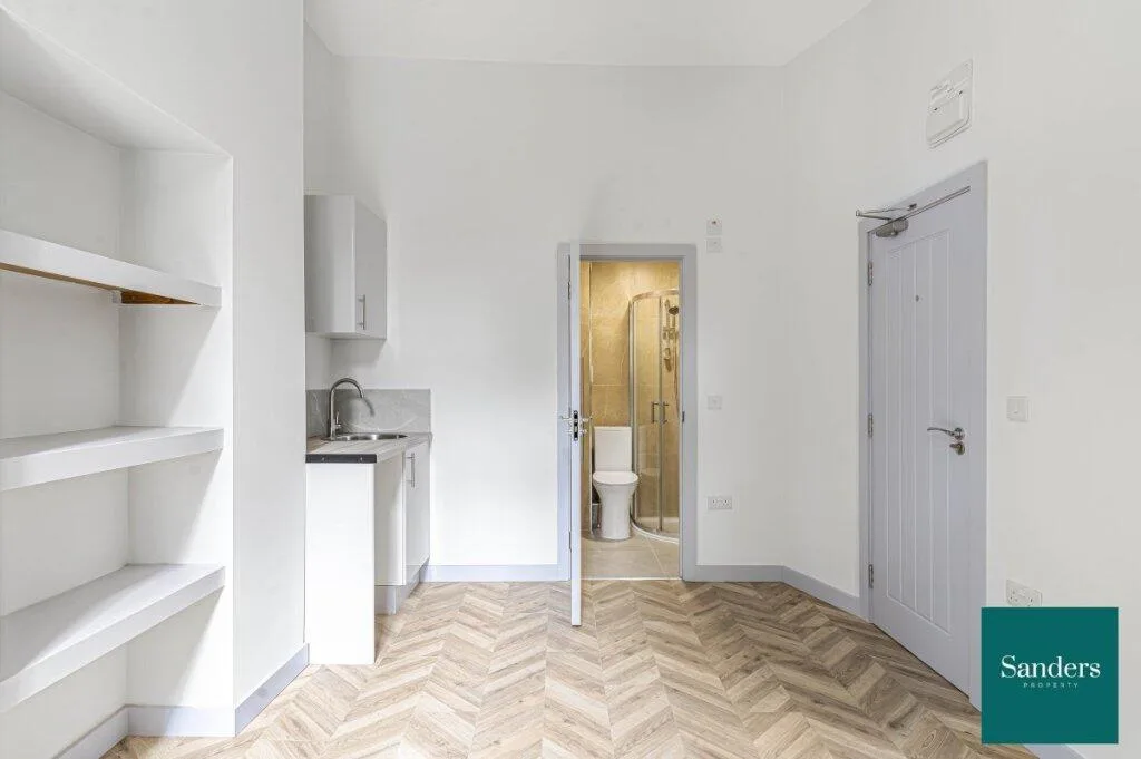 5 bedroom flat for rent