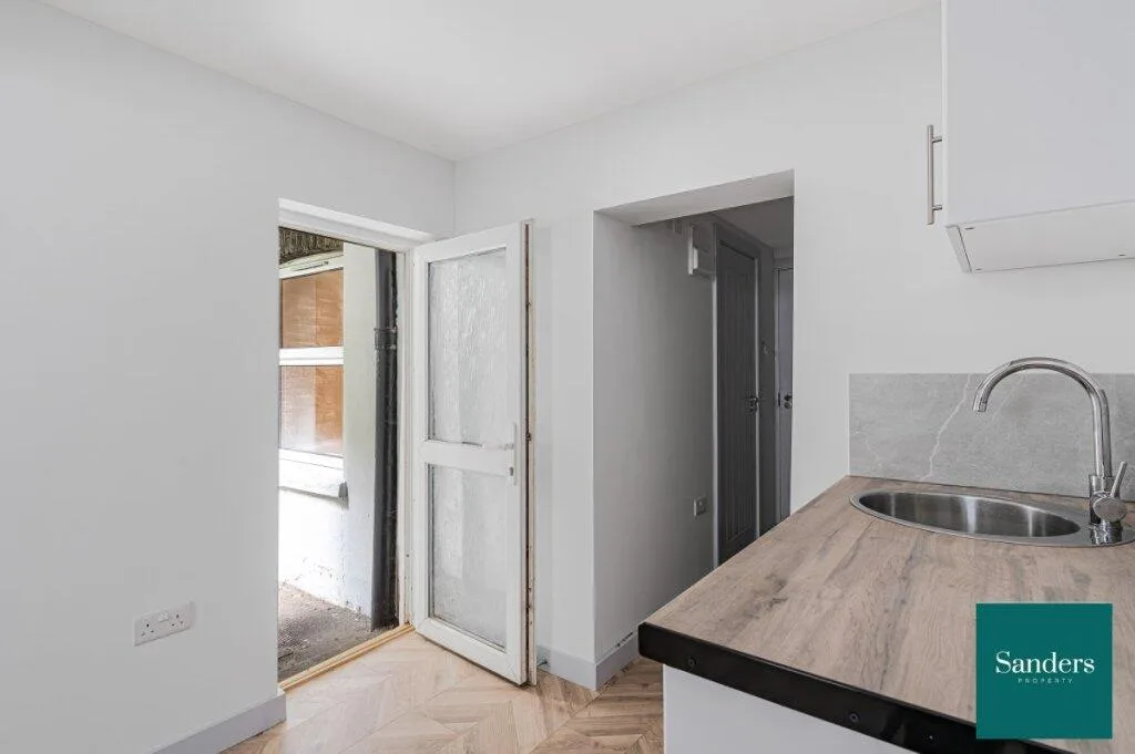 5 bedroom flat for rent