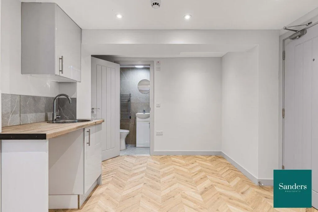 5 bedroom flat for rent
