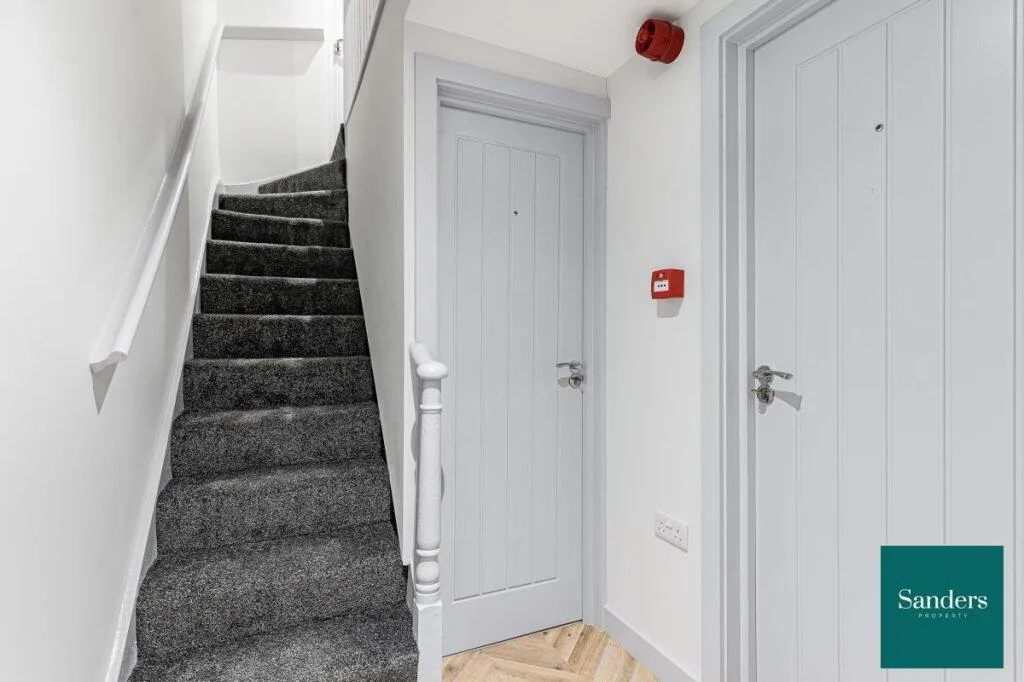 5 bedroom flat for rent