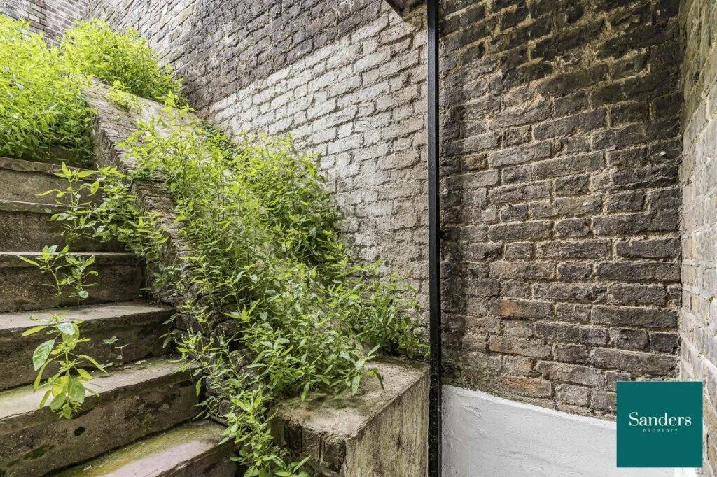 5 bedroom flat for rent