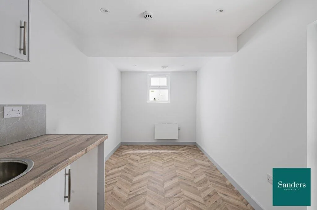 5 bedroom flat for rent