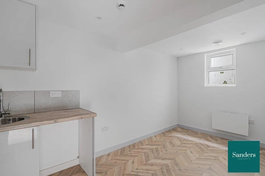5 bedroom flat for rent