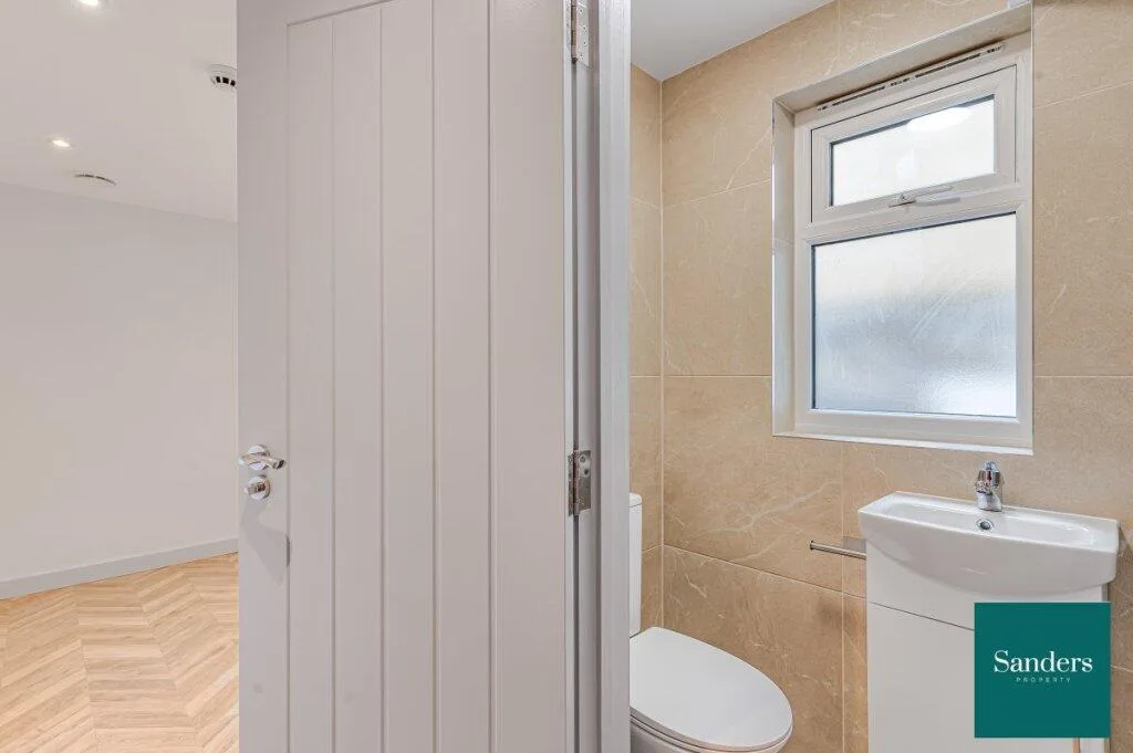 5 bedroom flat for rent