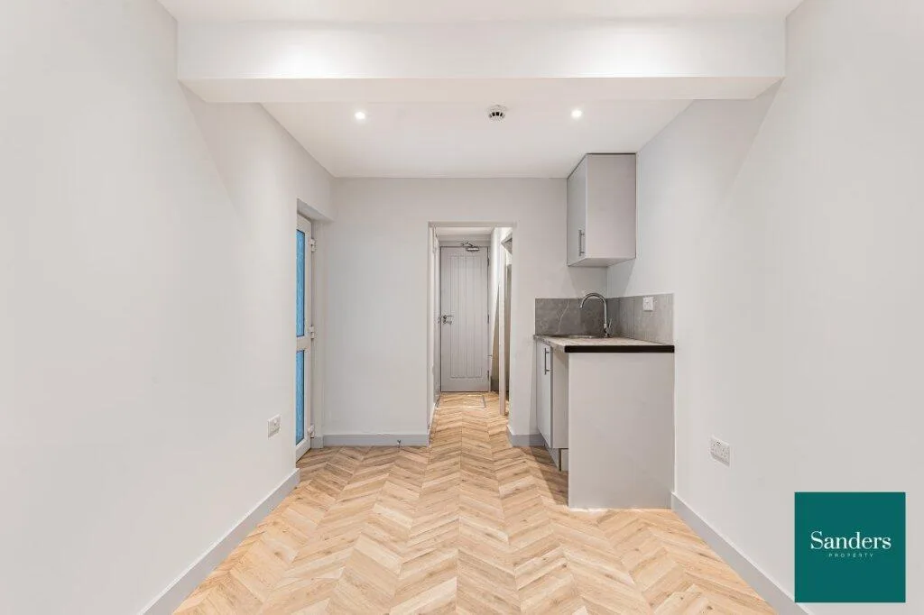 5 bedroom flat for rent