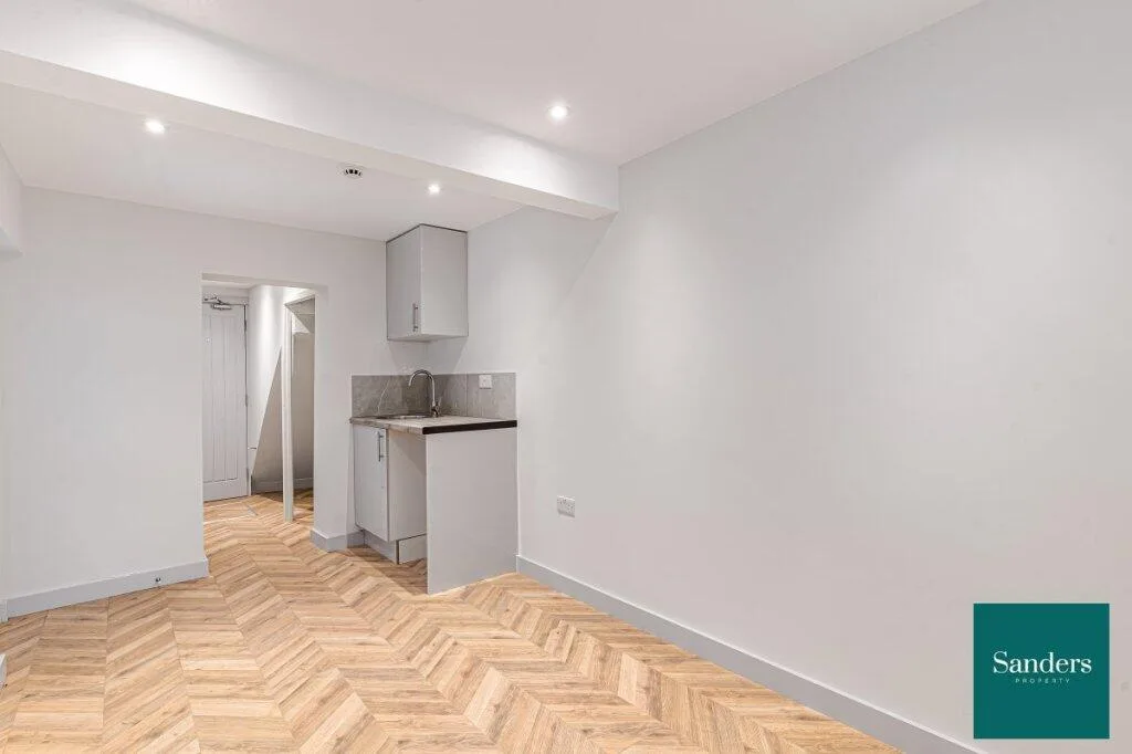 5 bedroom flat for rent