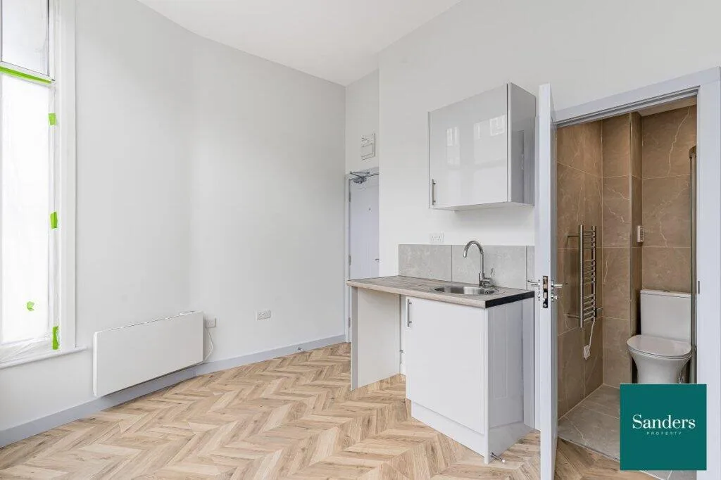 5 bedroom flat for rent