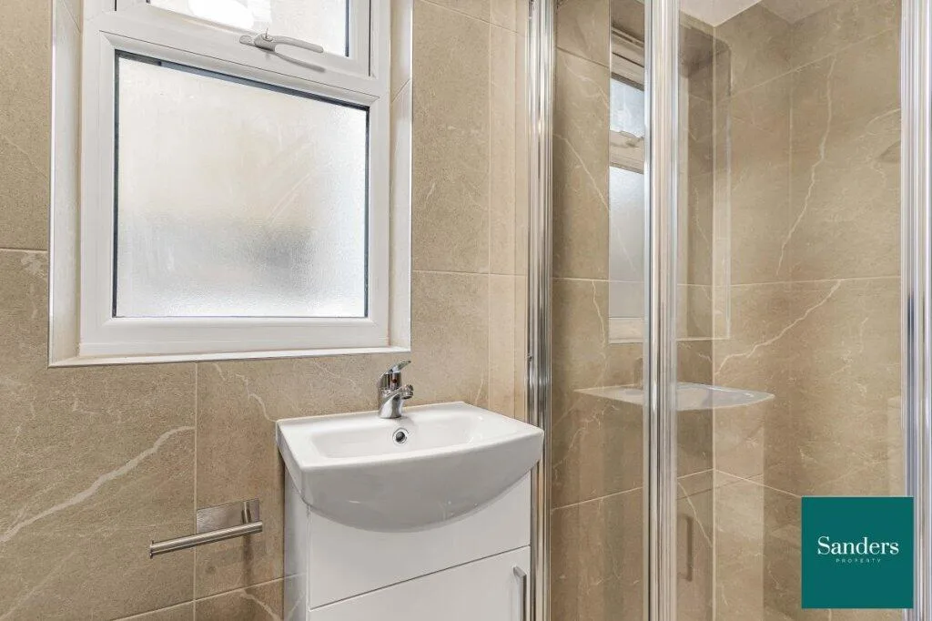 5 bedroom flat for rent