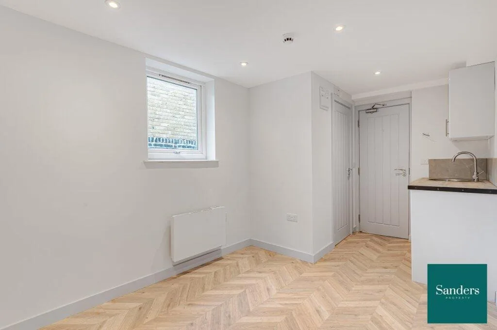 5 bedroom flat for rent