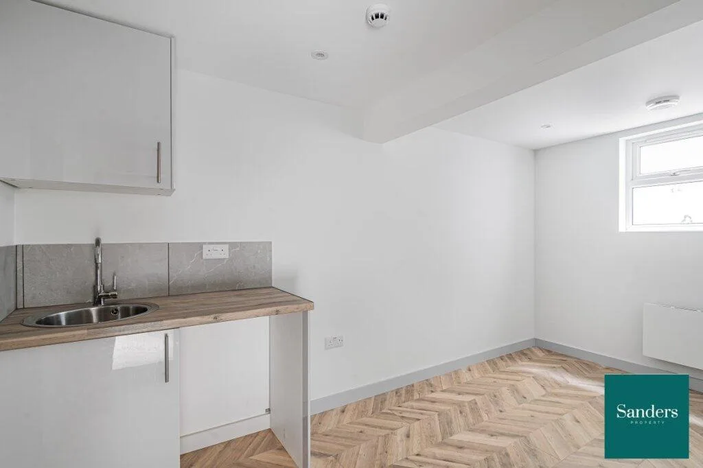 5 bedroom flat for rent