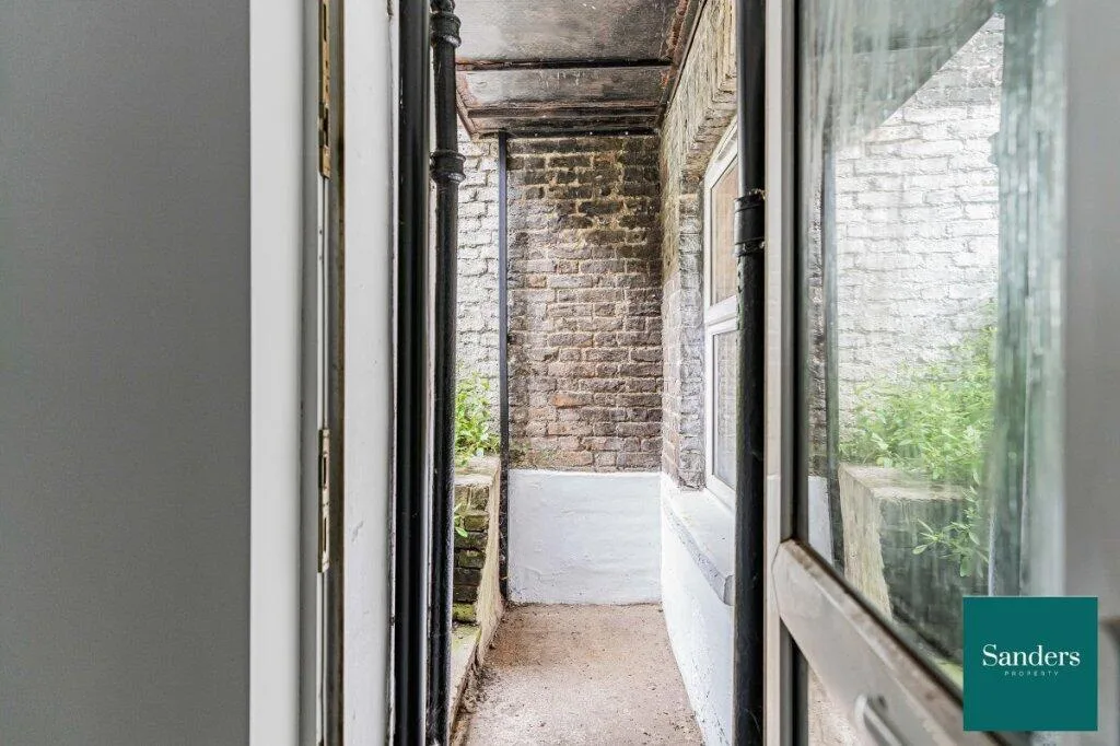 5 bedroom flat for rent