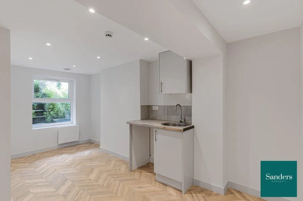 5 bedroom flat for rent