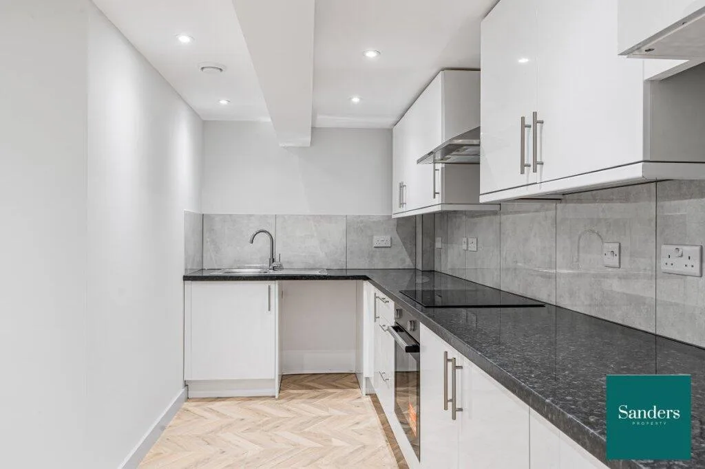 5 bedroom flat for rent