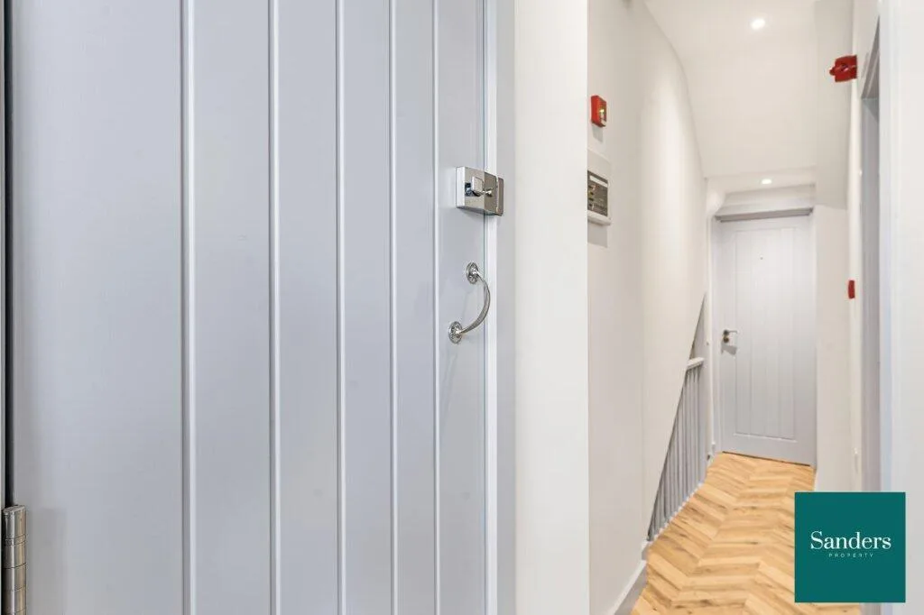 5 bedroom flat for rent